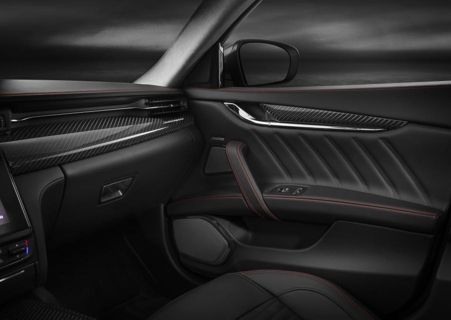 Интерьер Maserati Quattroporte S Q4 GranSport (M156) 2017 года  (фото 40 из 41)